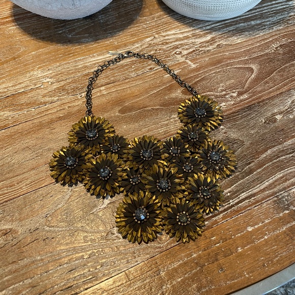 Deep Gurnani Vintage Flower Necklace - Picture 1 of 4